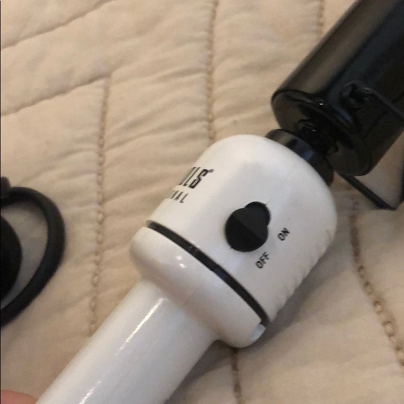 Hot Tools NanoCeramic 1 1/4'' Curling Wand - Picture 3 of 6